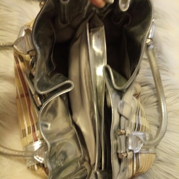 Authentic Burberry London Purse - Picture 8 of 8